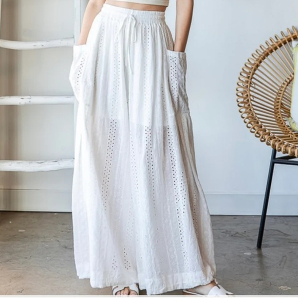 O3 New in bag Oli & Hali white Eyelet  detail Wide Leg with pockets… - Picture 2 of 2